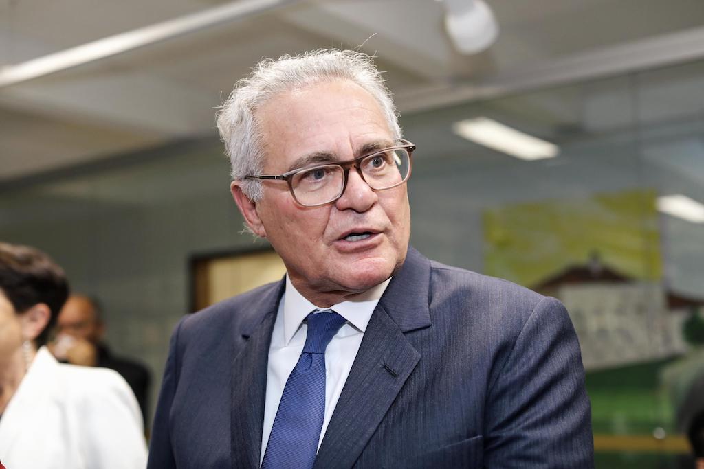 Governo contra Renan