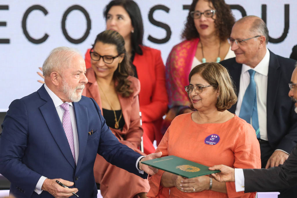 As ministras sumiram