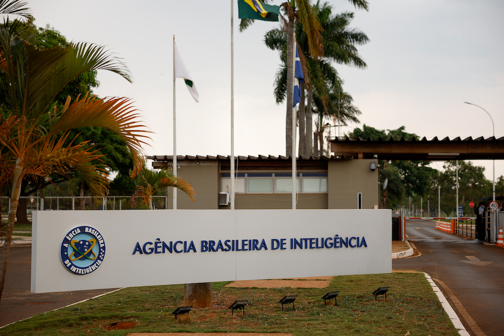 A operação clandestina da Abin no Complexo do Alemão