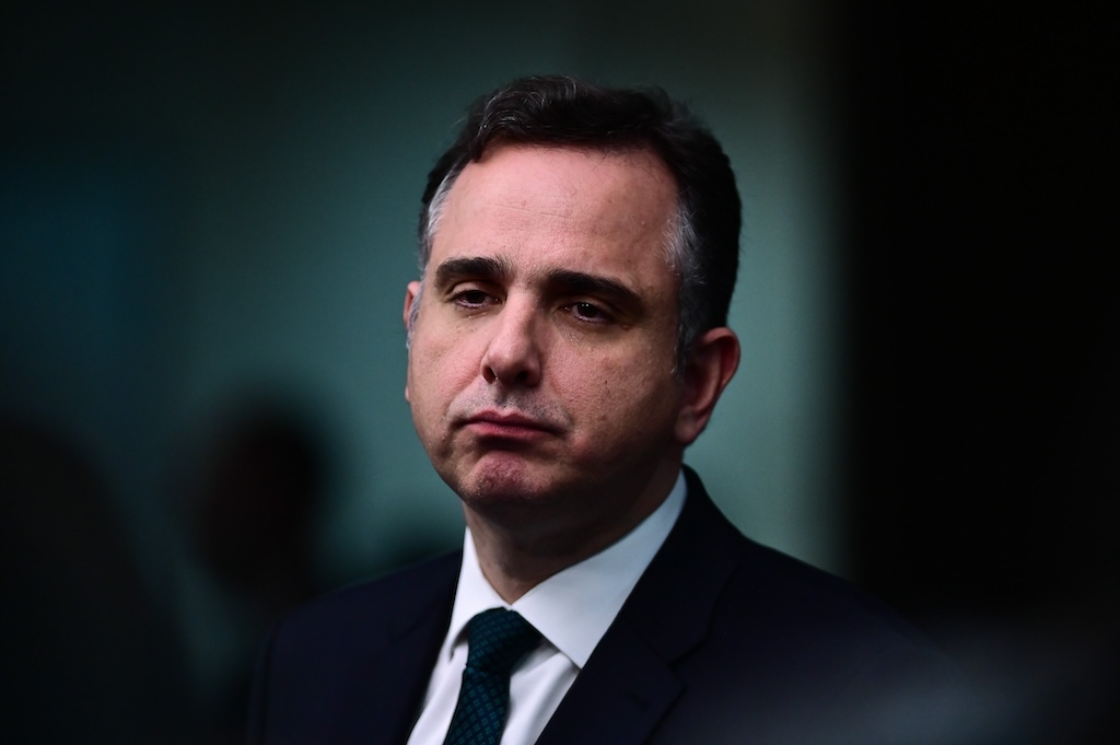 Sem pressa com os militares