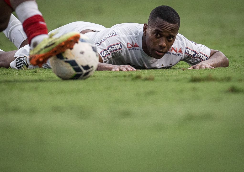 STJ vence Robinho