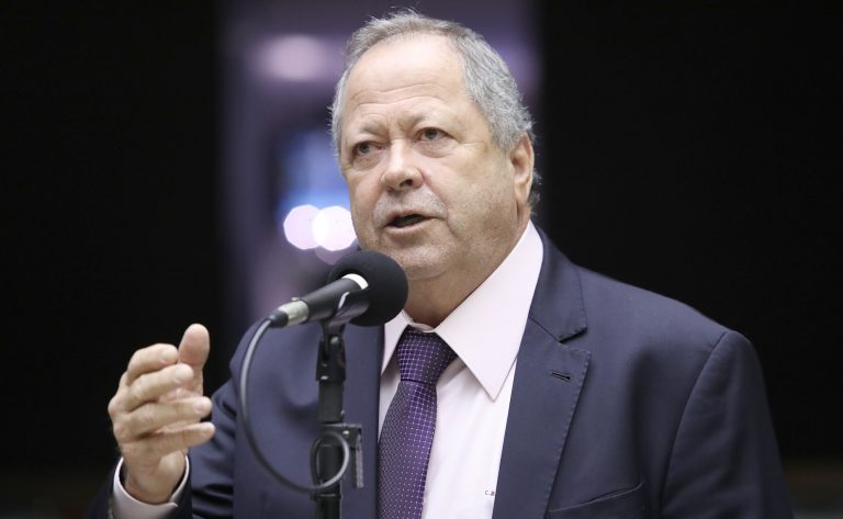Quase deu corporativismo