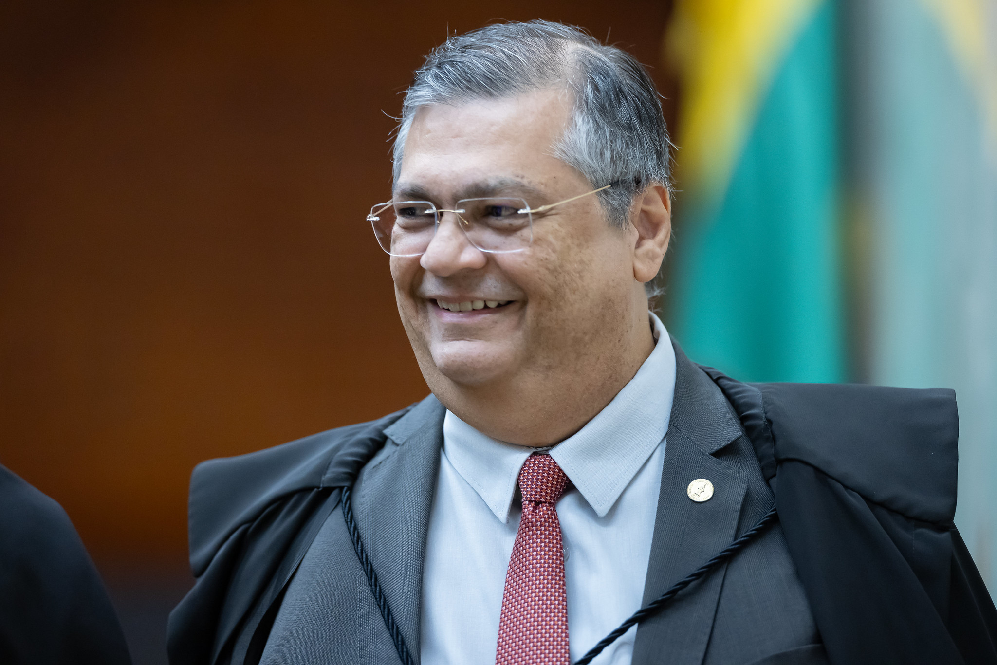 A favor de Lulinha