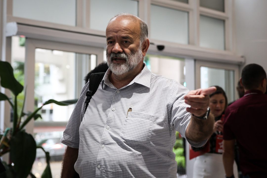 Com a ajuda de velhos amigos