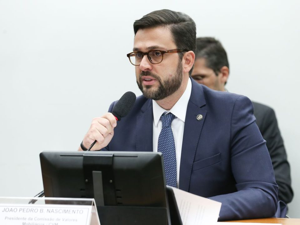 Afundou pesado