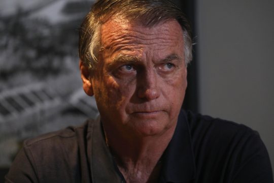 Novo pedido para ficar em casa