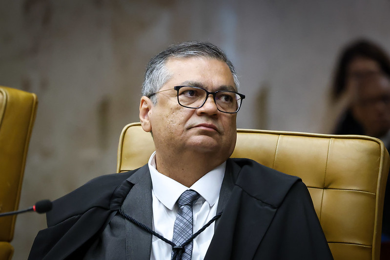 Dino destrava com travas