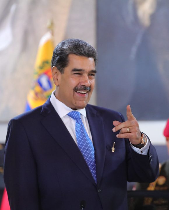 Posse de ditador