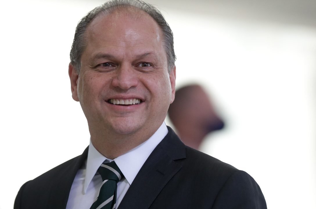 Barros vai seguir como líder do governo na Câmara