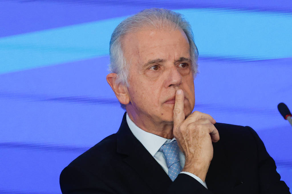 Chama o Múcio