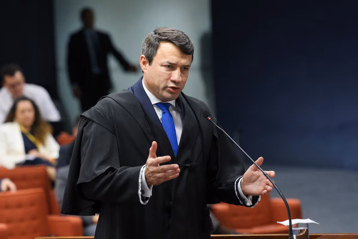 A dupla atuação dos advogados
