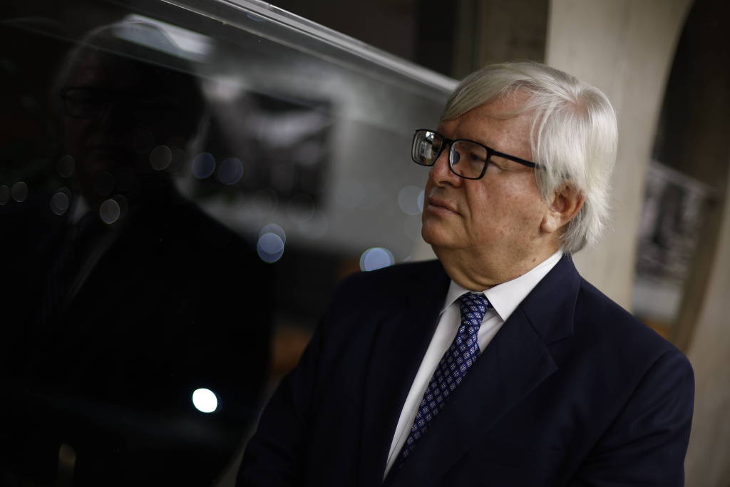 STJ entra no caso Refit