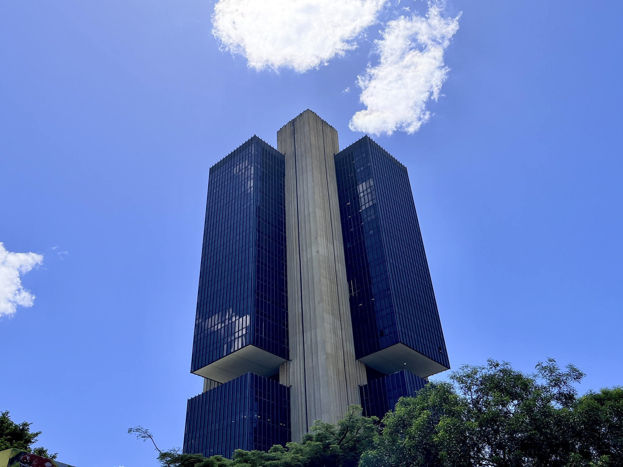 Aperto nas contas-bolsão