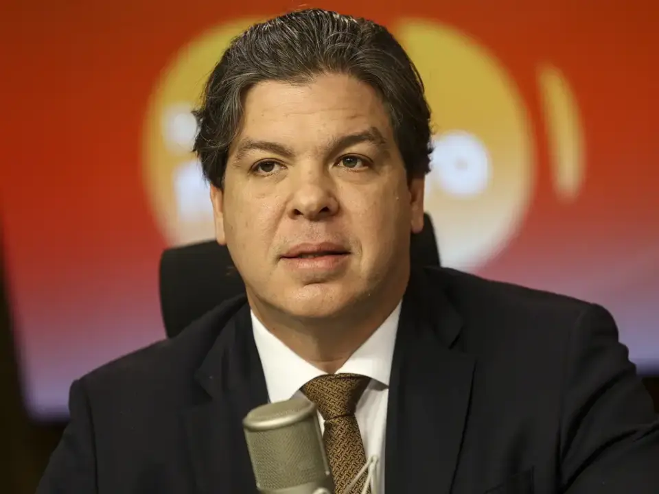 Desliga a rádio