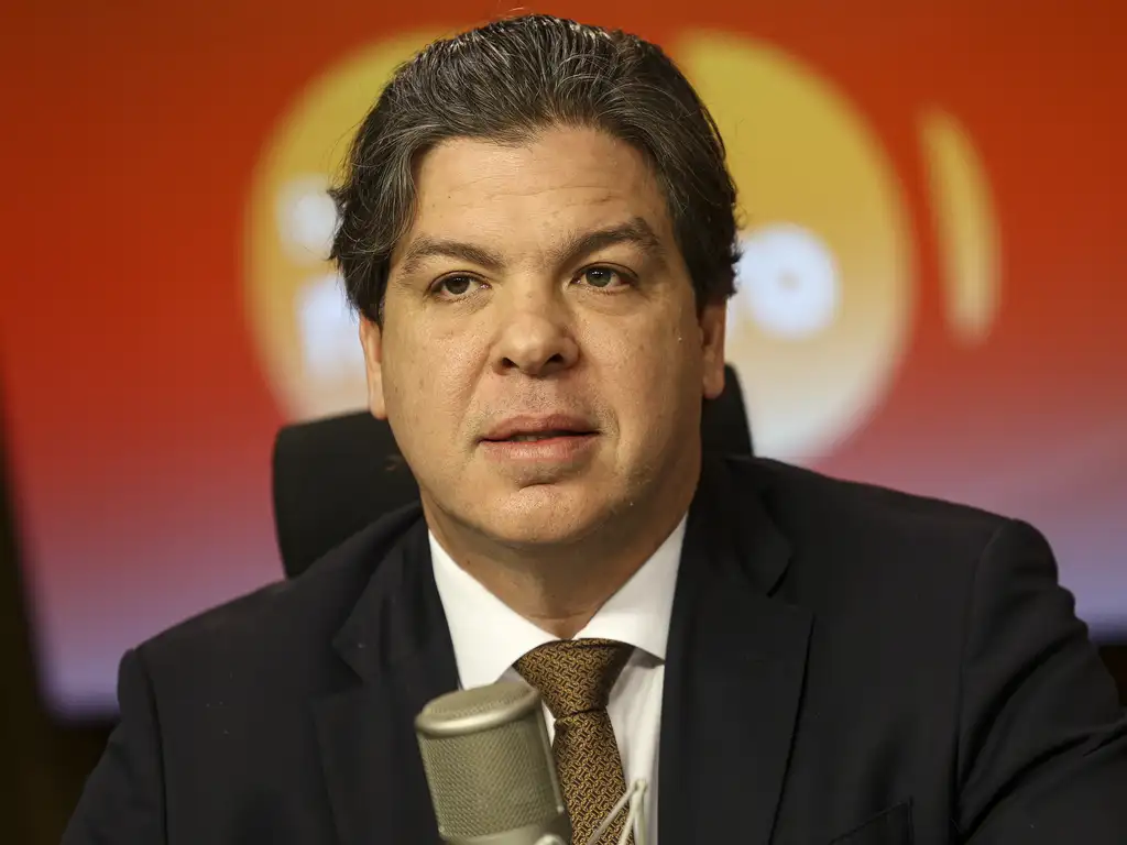 Desliga a rádio