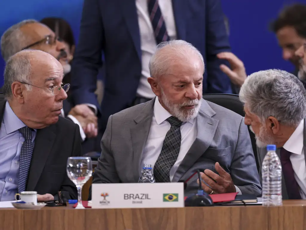 Em busca de apoio