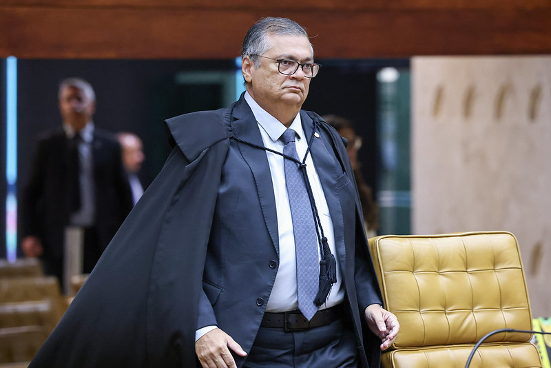 Um pindura nos penduricalhos