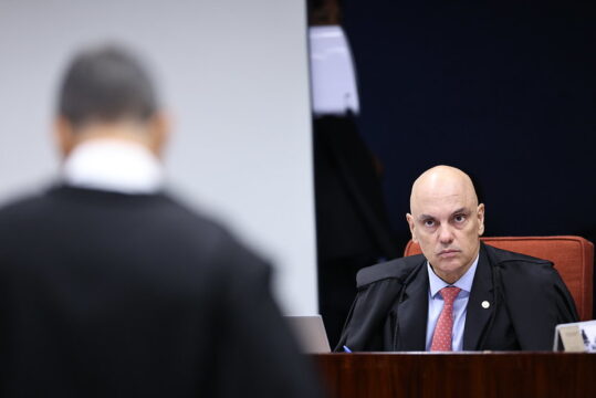 Todos contra o delator