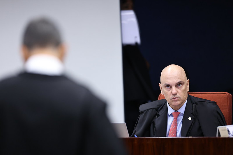 Todos contra o delator