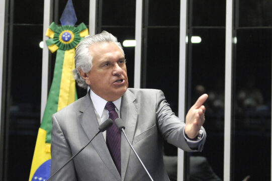 Caiado sai do banco
