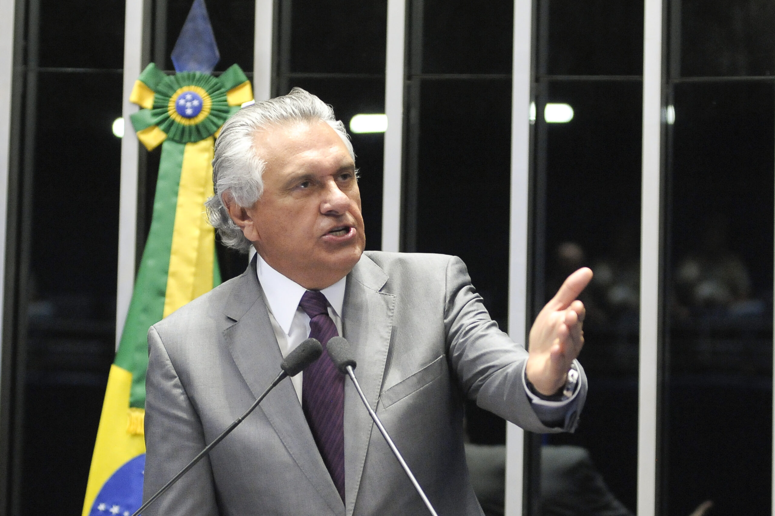 Caiado sai do banco