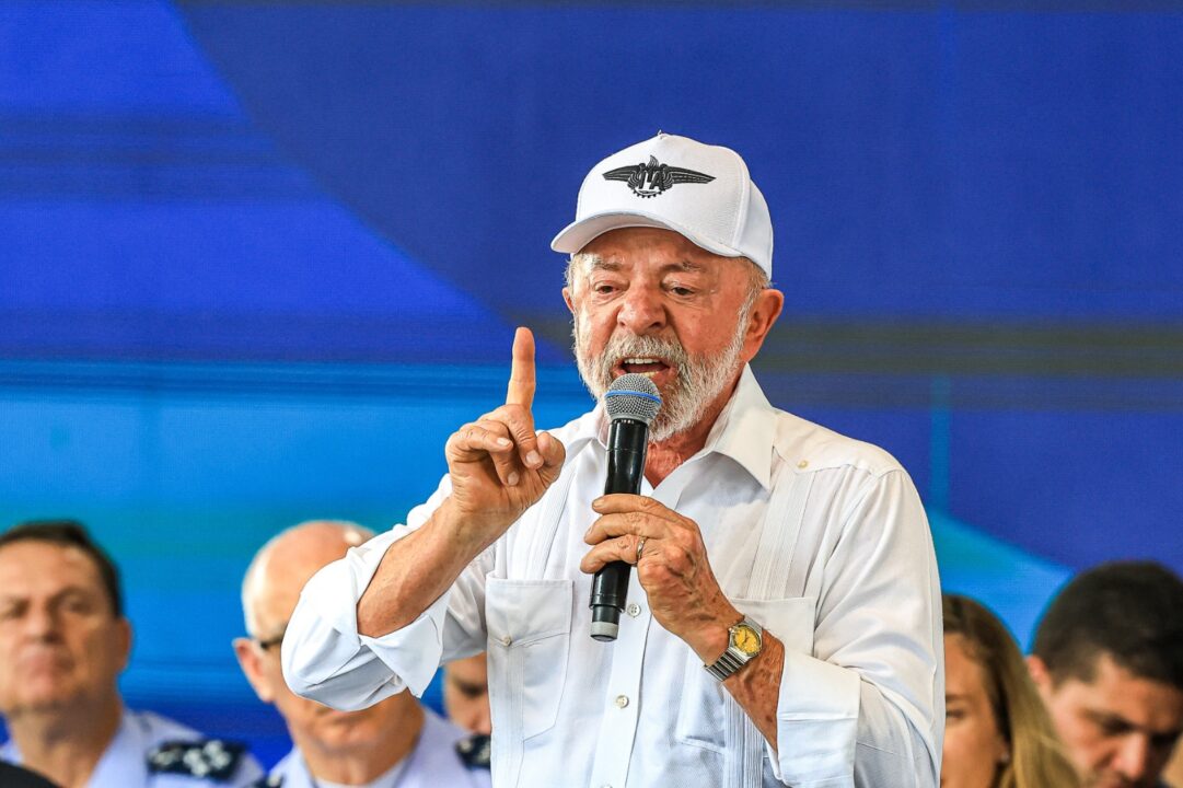 Sem palco para Lula