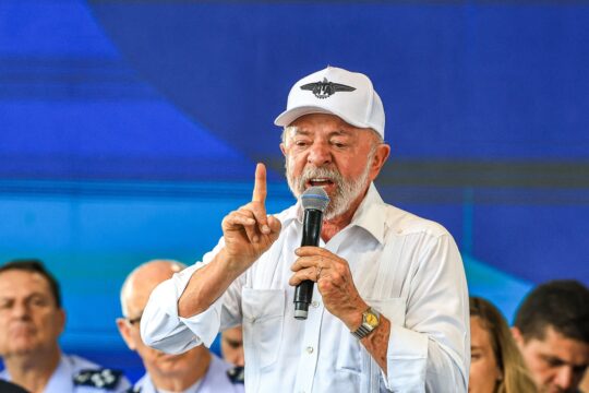 Sem palco para Lula