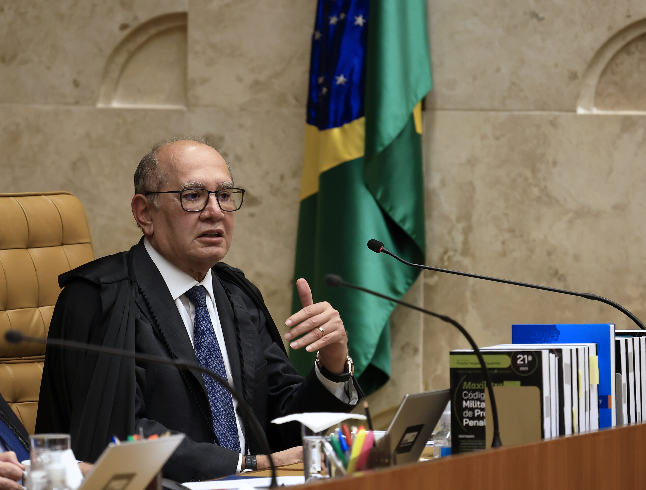 Começa a dança