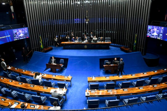 Senado dificulta aborto legal em crianças