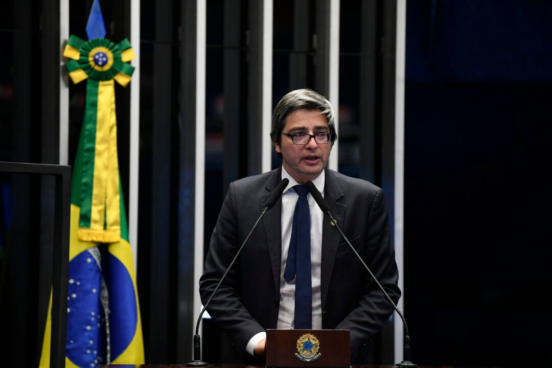 Portinho fica