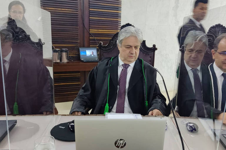 O comando da trapaça