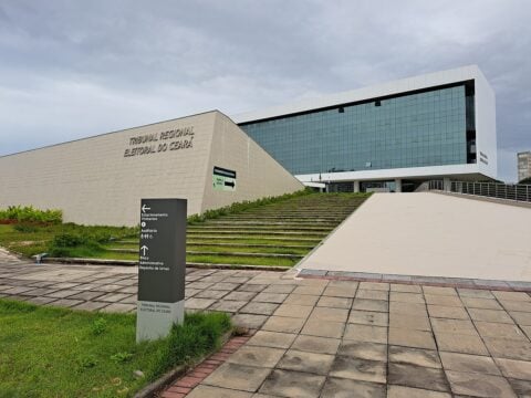Excluam as facções criminosas