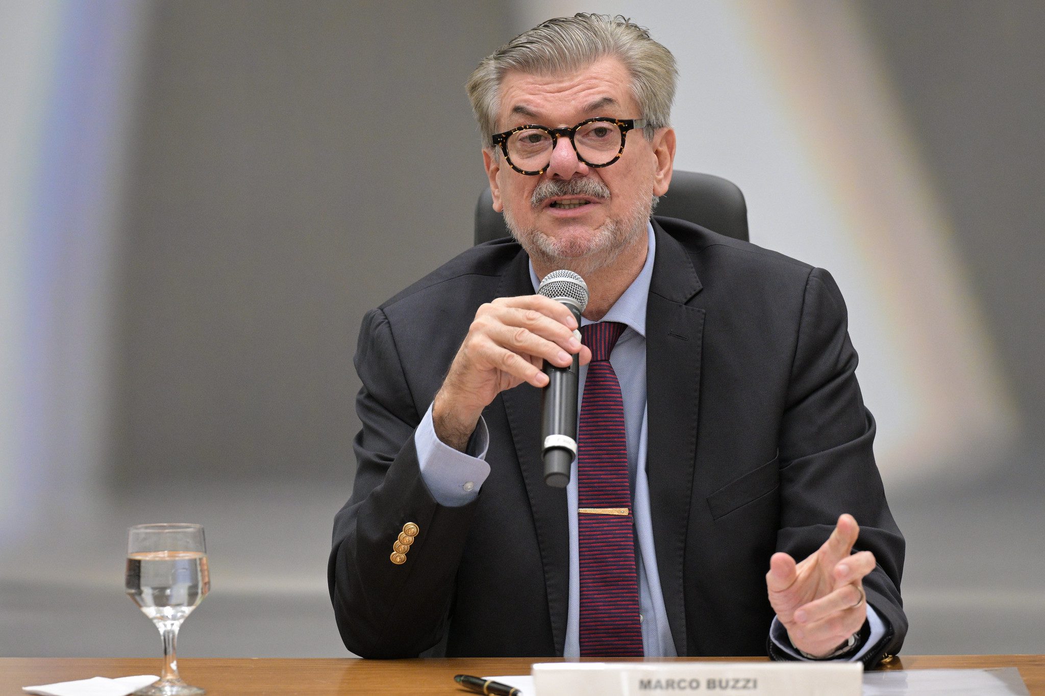 Buzzi condenado e afastado