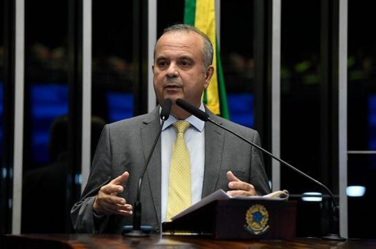 Para atrasar o fim da jornada 6×1