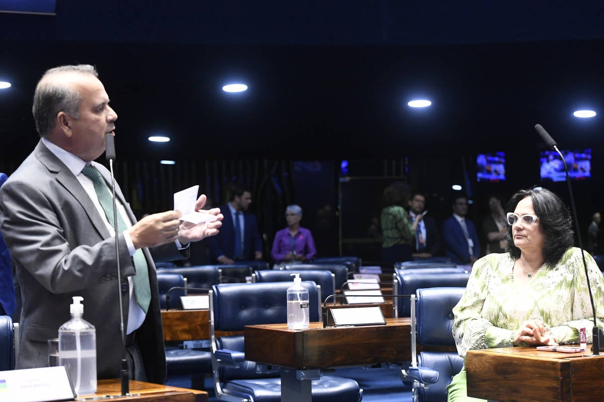 Sem impeachment, sem pauta
