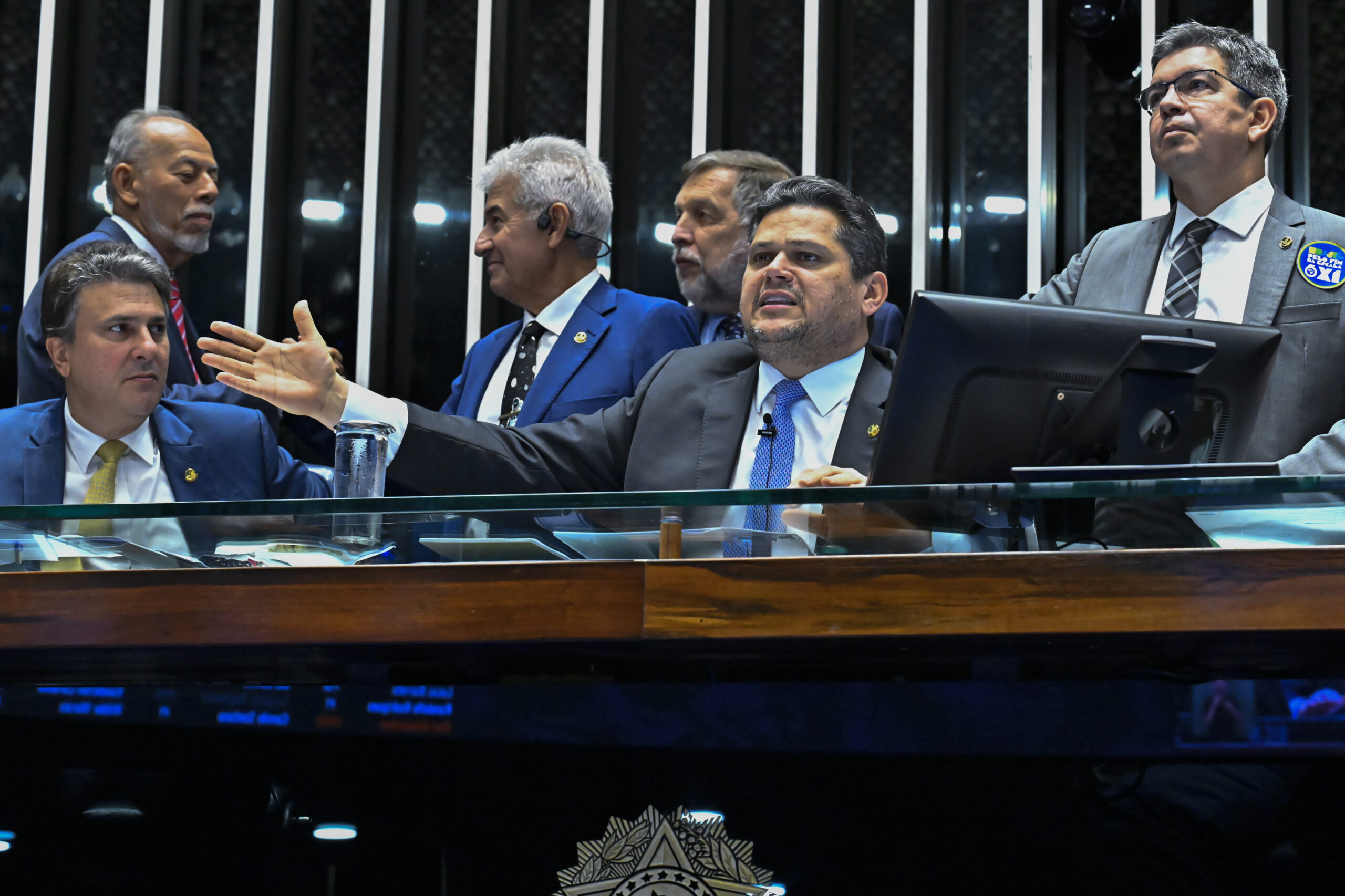 Governo amarela na 6×1