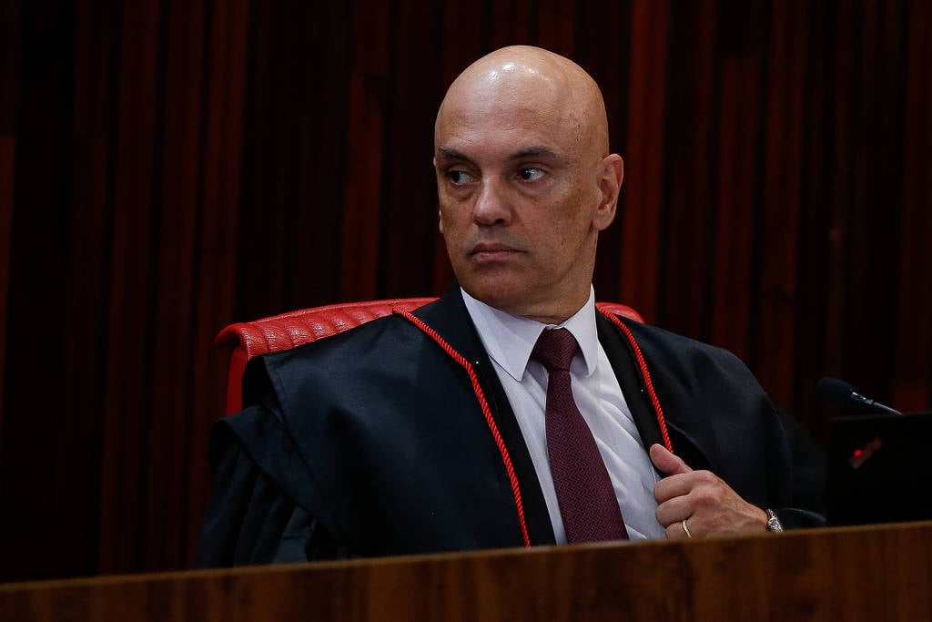 Moraes parte para cima