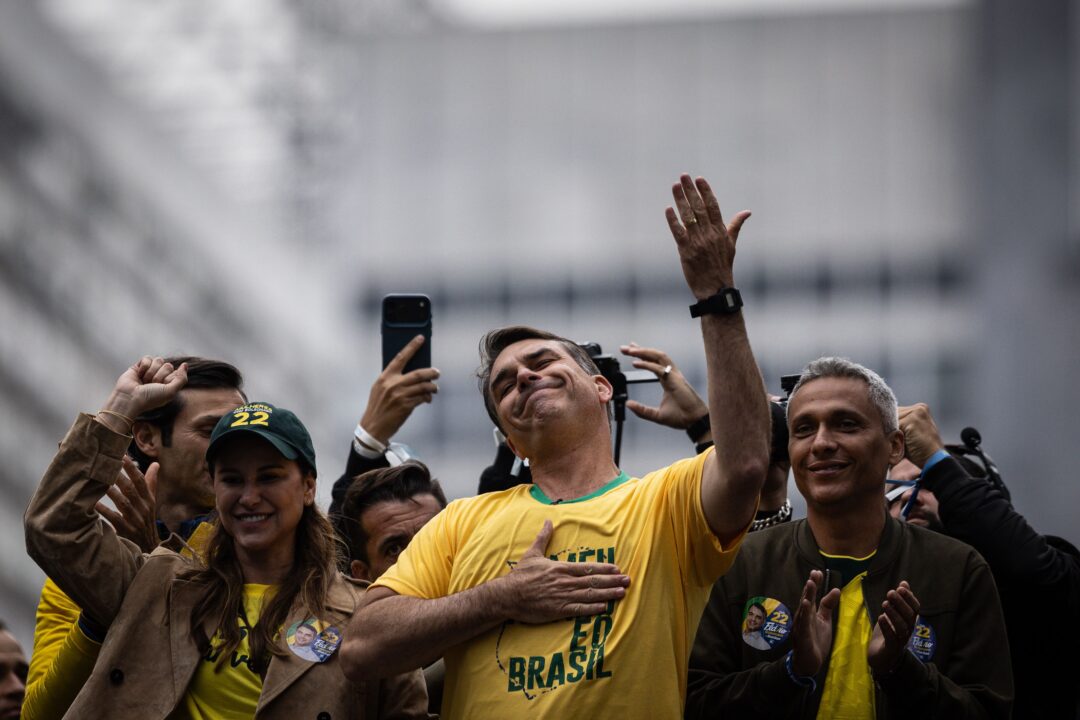 Contra Lula e Moraes